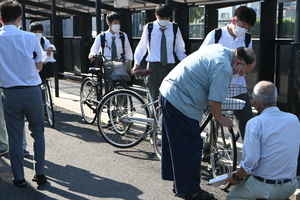  自転車点検の様子